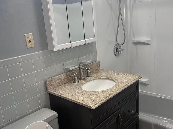 5th image of 505 Burnside Ave APT B8
