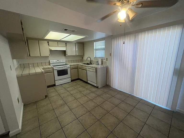 4600 Beechwood St #71 — Photo 8