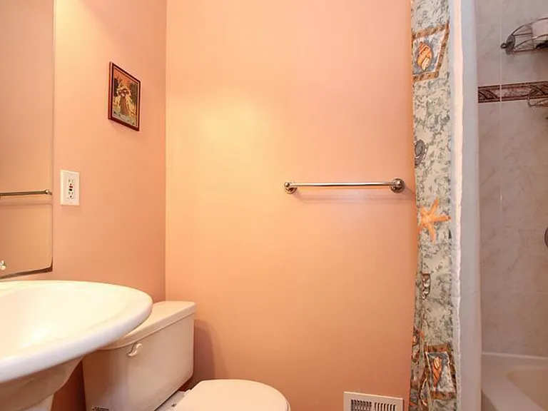 730 Harrington Rd — Photo 9