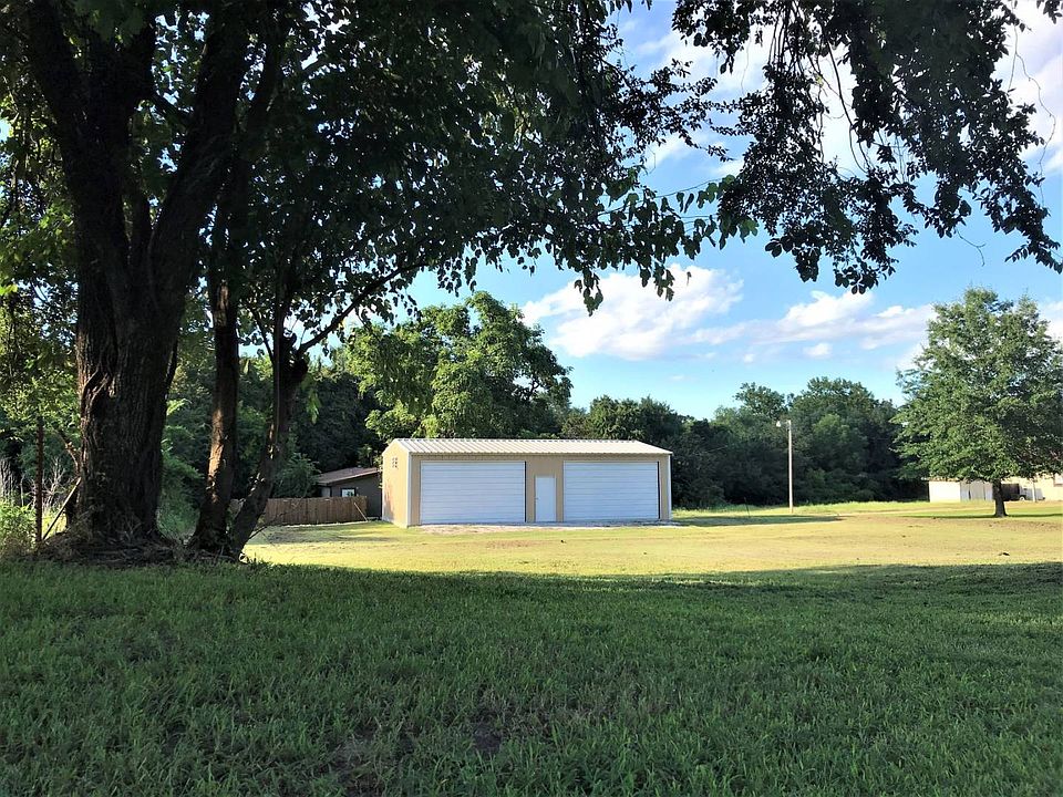 1st image of 405 W Chickasaw Ave