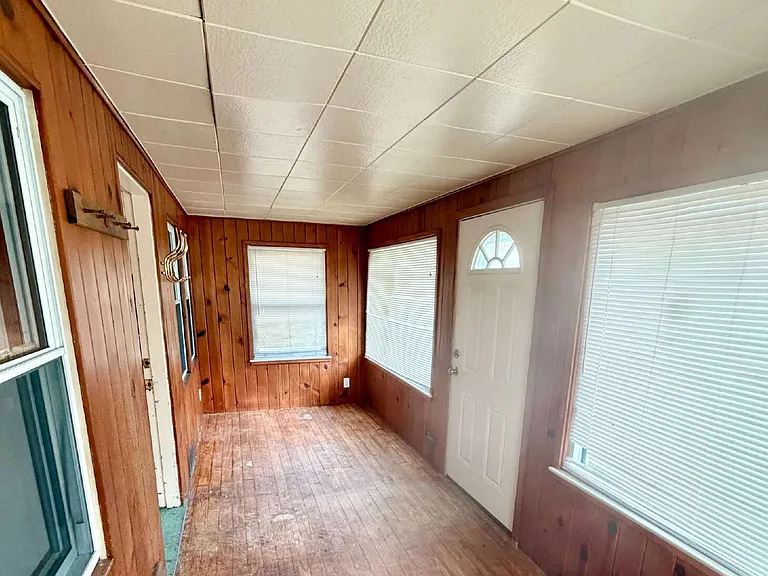 2605 Woodrow Ave — Photo 16