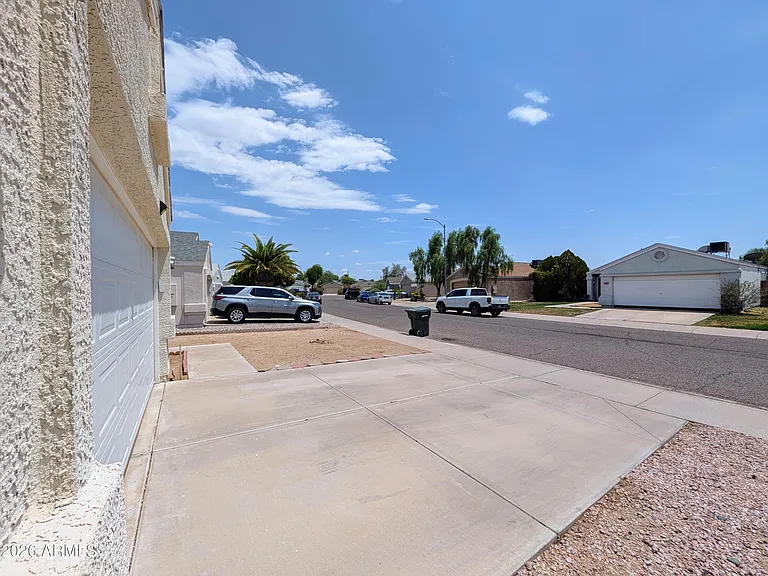 2824 W Angela Dr — Photo 5