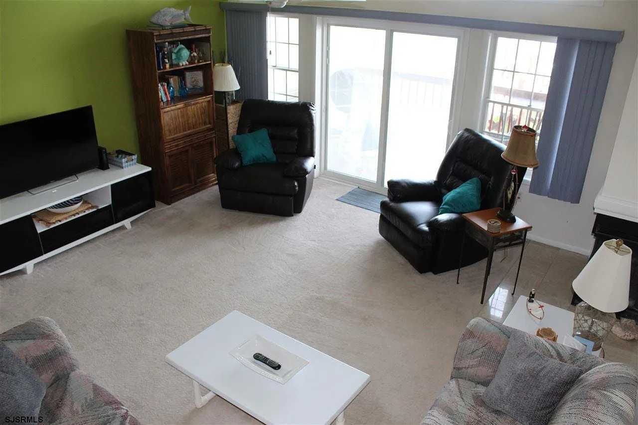 3 bed, 3.0 bath, $3,000 — Photo 4