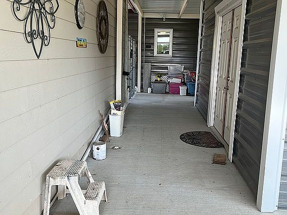 2nd image of 433 Dyanez St