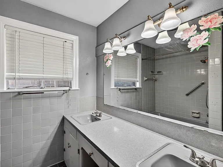 1911 Bermuda St — Photo 17