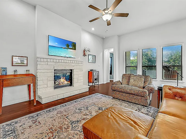 204 Belford St — Photo 4