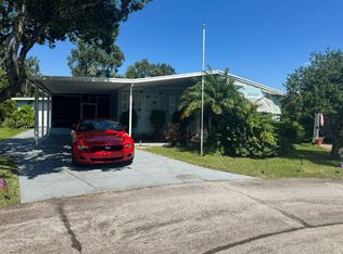 692 N Edgewater Dr, Plant City, FL 33565