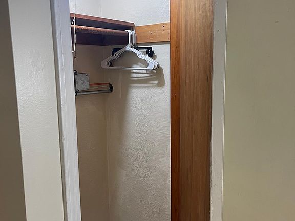 2nd image of 15 Lora St