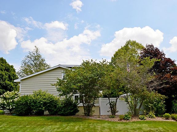 3rd image of 17482 Reenders Ct