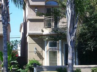 517 Pecan Ave, Huntington Beach, CA 92648