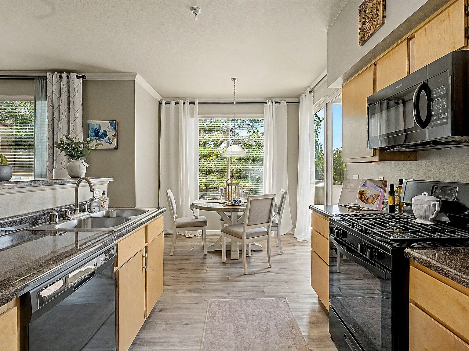 Las Mananitas Apartments — Photo 1