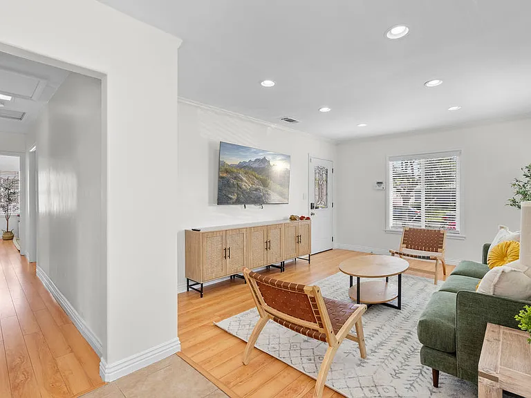 2109 N Valley St — Photo 18