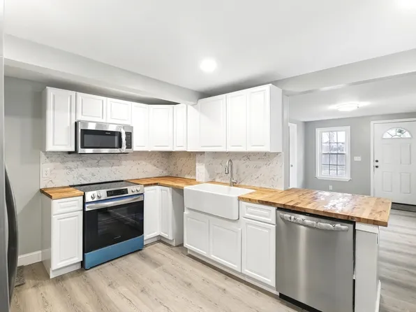 86 White St, Westfield, MA 01085