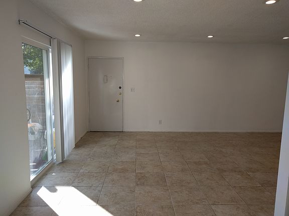 2nd image of 2302 Oak St APT 1