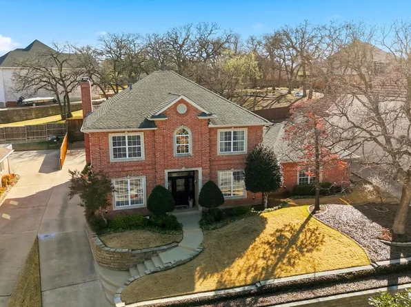 801 Bent Tree Dr, Euless, TX 76039