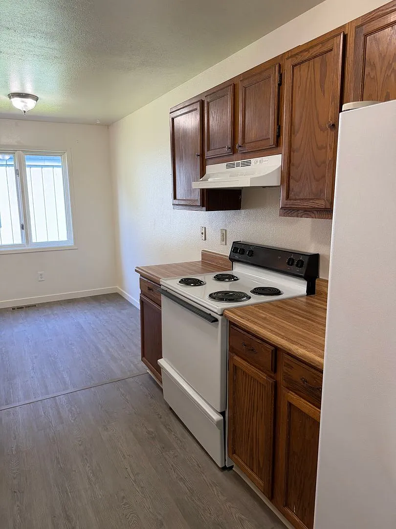 935 E 45th CT - SL70/30 — Photo 2