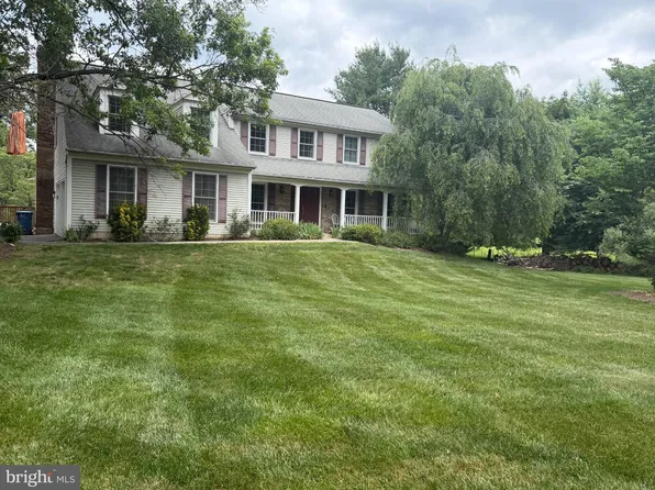 1032 Riva Ridge Dr, Great Falls, VA 22066