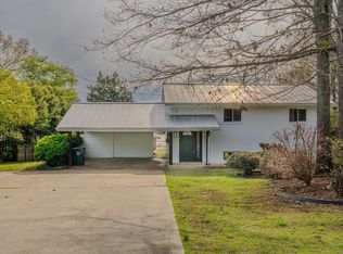 215 Lakewood Dr E, Muscle Shoals, AL 35661