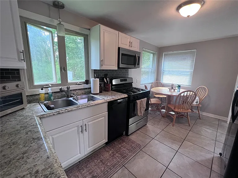 17 Pleasant View Dr — Photo 11
