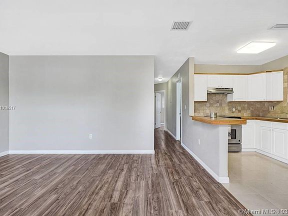 4th image of 6150 SW 42nd Ct