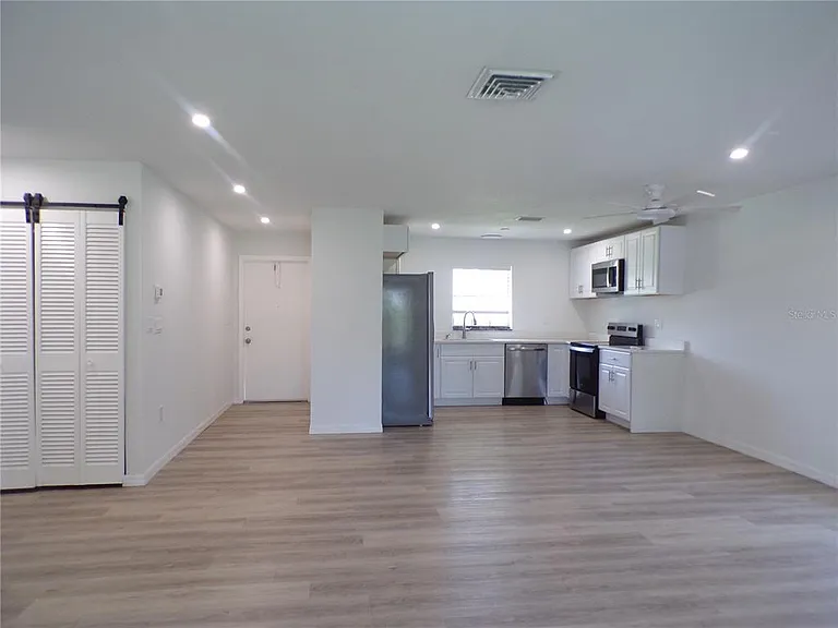 421 Orchid Dr — Photo 10