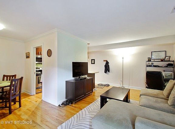3rd image of 519 W Melrose St APT 411