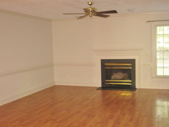 Family Rm W/Laminate Floors