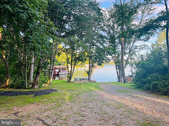 3rd image of 3631 Breaknock Rd