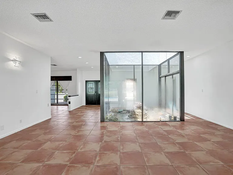 16610 Royal Poinciana Ct — Photo 26