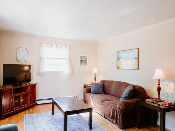 216 E Grand Ave, Old Orchard Beach, ME 04064