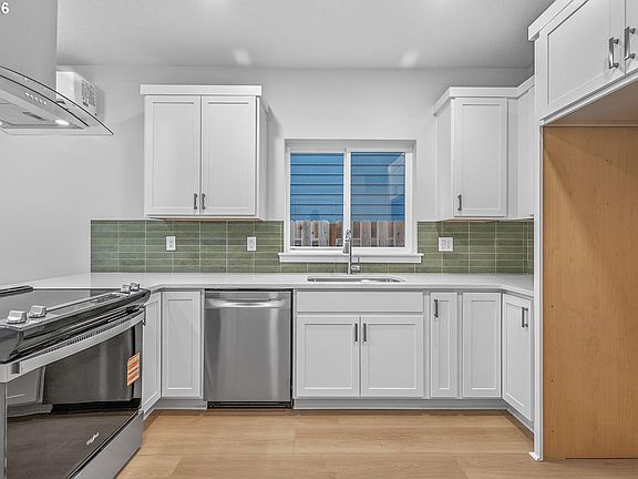 5th image of 9267 E Burnside St
