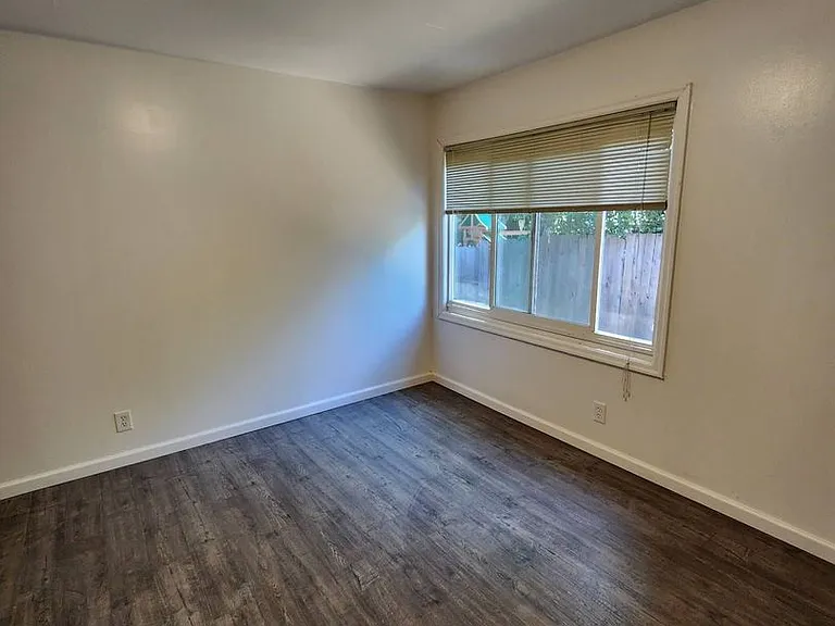 1483 NW Fairmount St — Photo 19