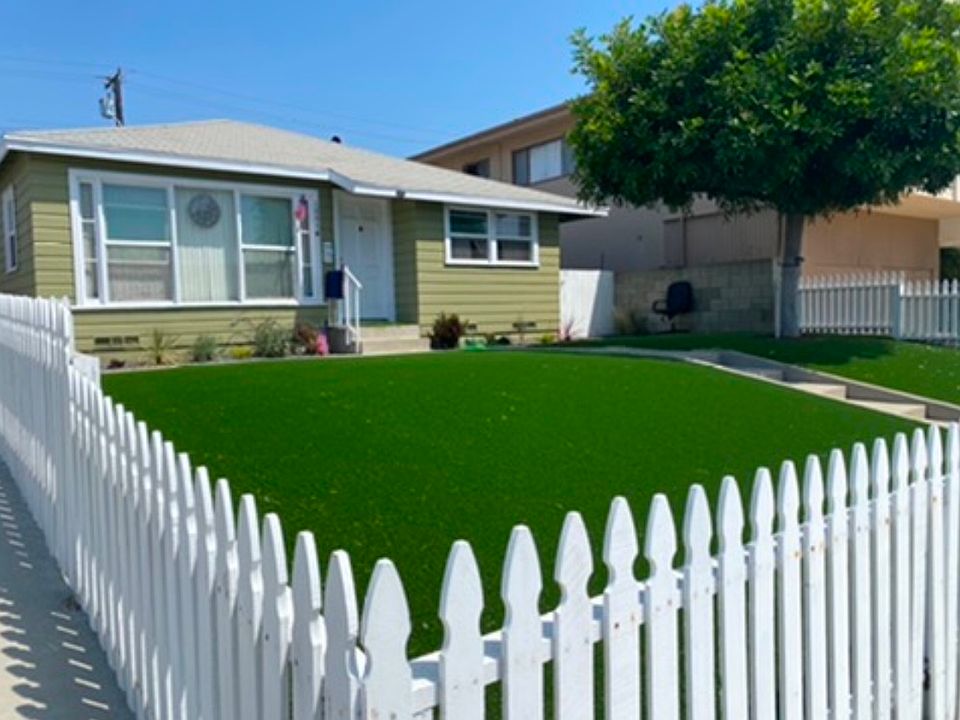 EXTERIOR FRONT YARD
