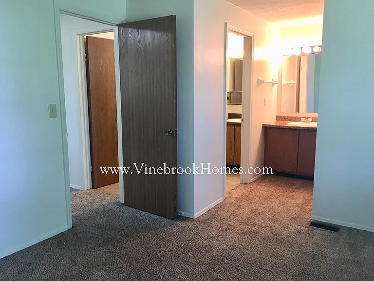 8225 Schoolgate Dr — Photo 13
