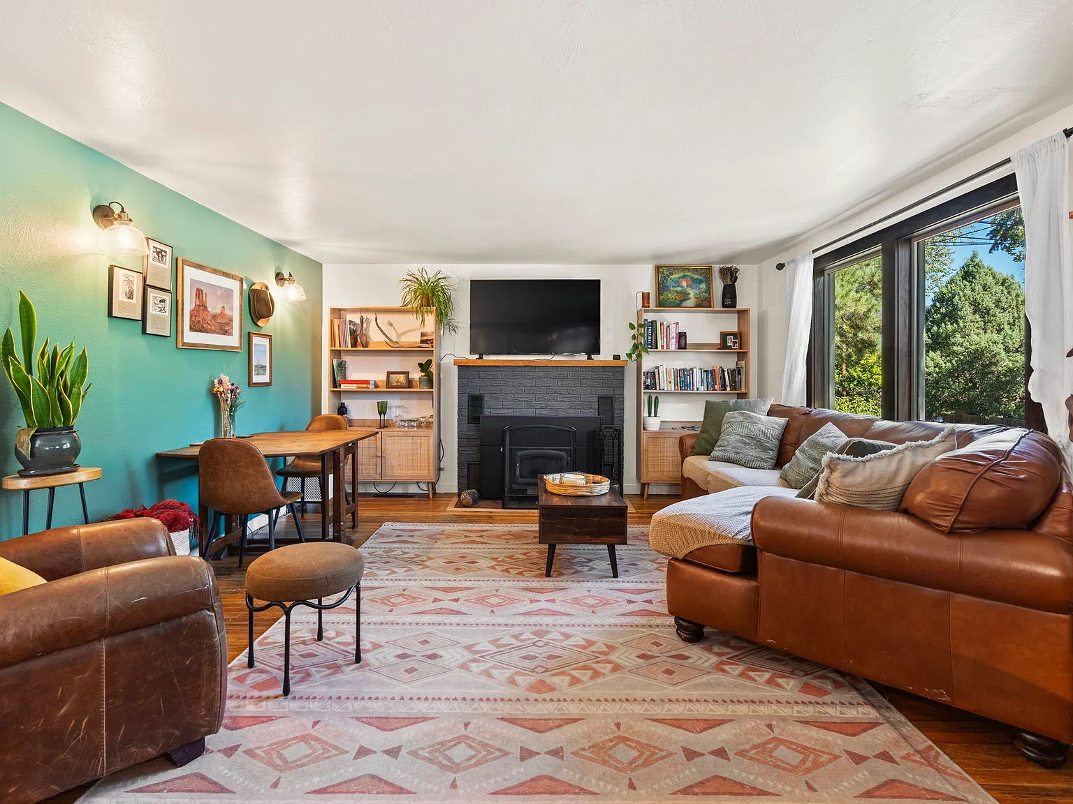 2 bed, 750 sqft, $2,200 — Photo 2