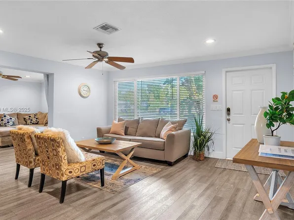 1050 NE 24th St, Pompano Beach, FL 33064