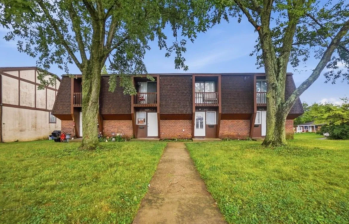 2 bed, 1.5 bath, 1057 sqft, $1,200 — Photo 2