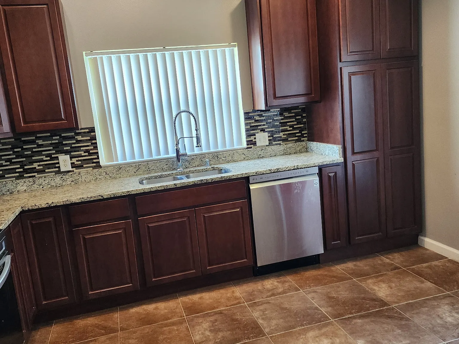 3 bed, 1650 sqft, $2,300 — Photo 4