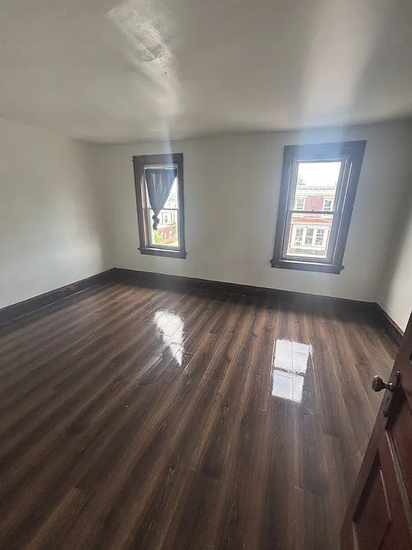 5 bed, 1.5 bath, 1968 sqft, $1,700 — Photo 1