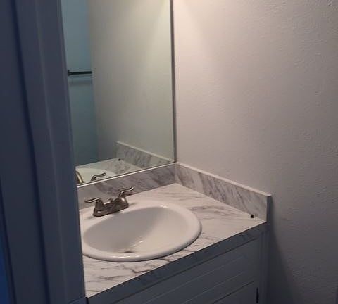 5th image of 410 Veterans Ave APT 5