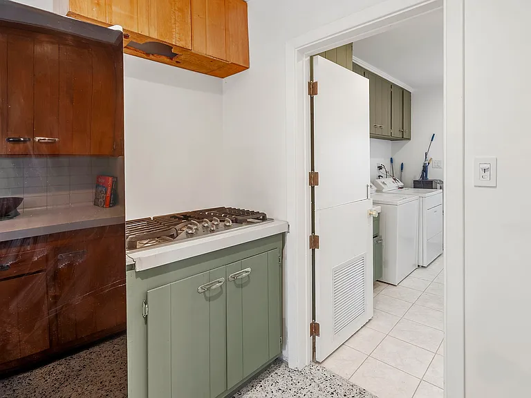 4260 S Cloverdale Ave — Photo 10