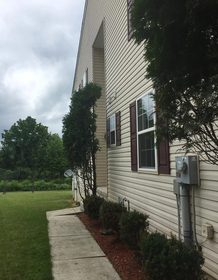 3 bed, 2.5 bath, 2030 sqft, $2,700 — Photo 4