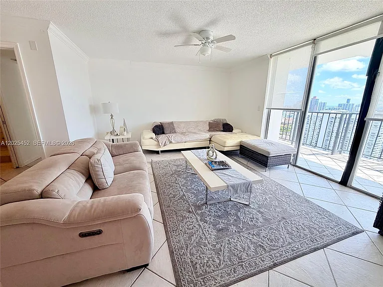 2750 NE 183rd St #Penthouse 10 — Photo 3