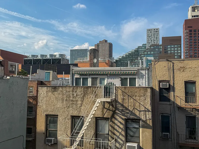 523 W 49th St #5B — Photo 3