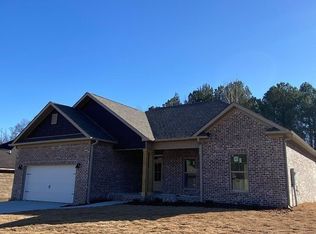 1210 Hunter Ln SE, Hartselle, AL 35640