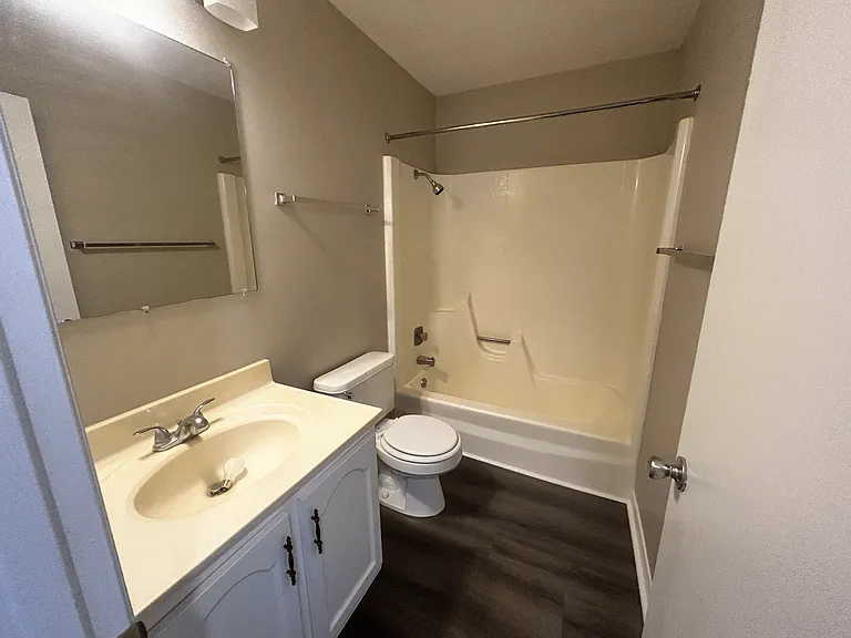 Willow Knolls Apartments — Photo 18