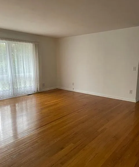 2228 Miami Trl — Photo 4