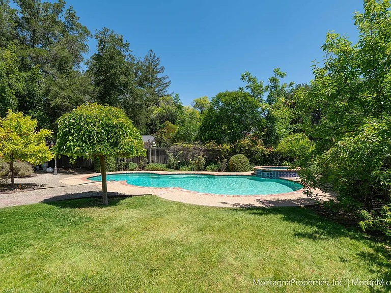 16911 Kennedy Rd — Photo 43