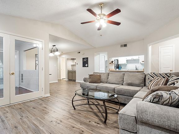 4th image of 1008 Gables Dr