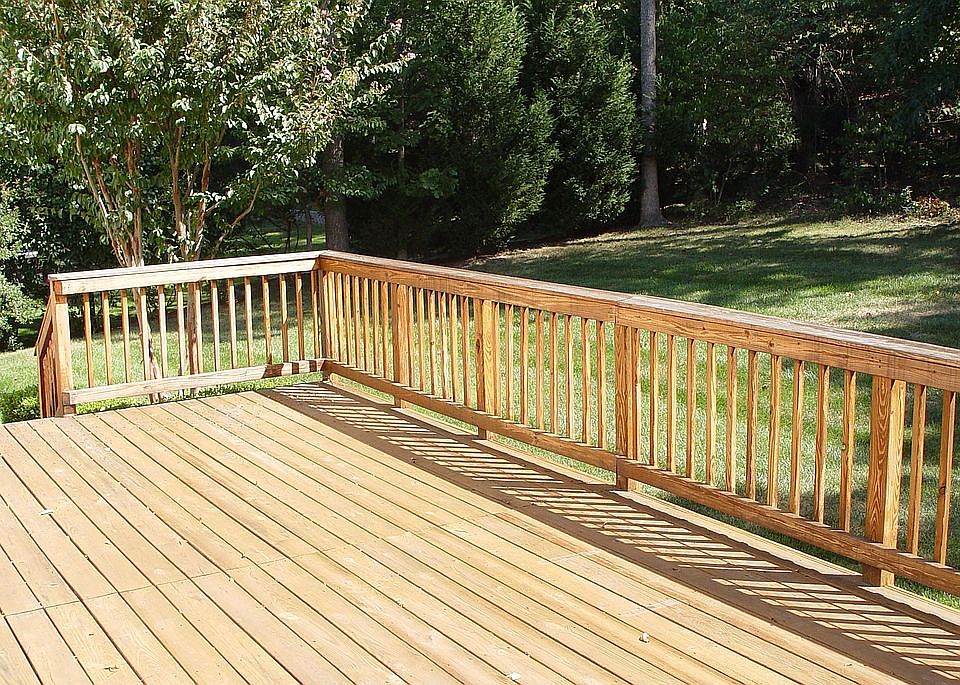 Huge rear deck and large private yard